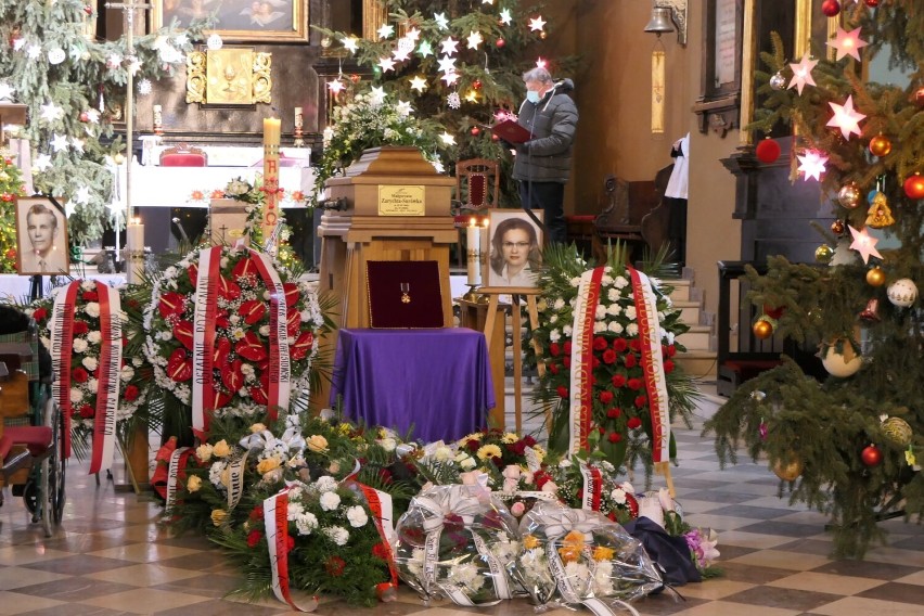 Pogrzeb Małgorzaty Zarychty-Surówki w Będzinie. Prezydent Andrzej Duda nadał pośmiertnie Złoty Krzyż Zasługi
