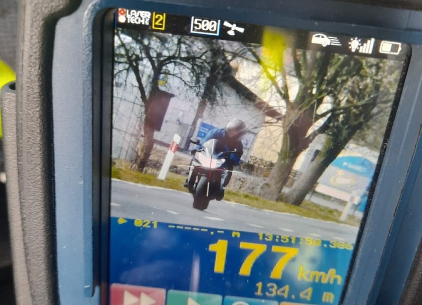 Policja w Kaliszu zatrzymała motocyklistę, który pędził 177...