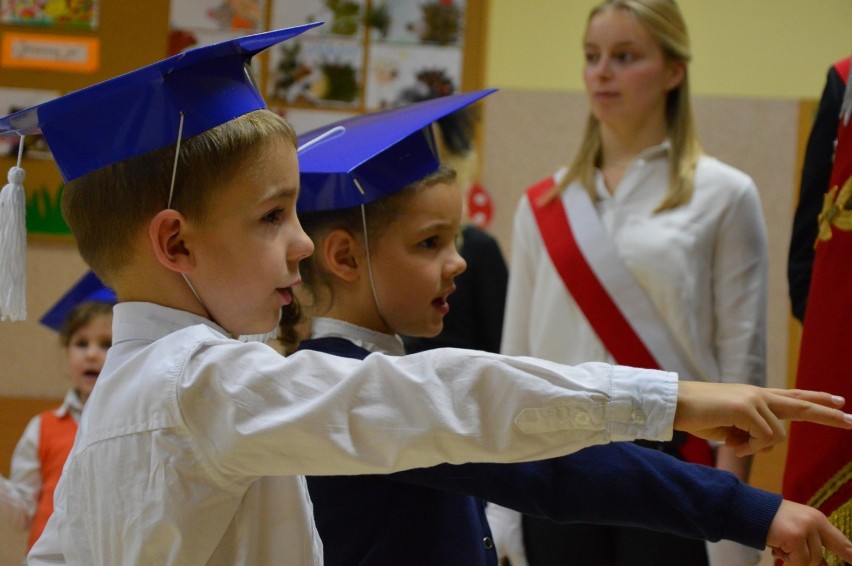 Człuchów. Pasowanie klas I w szkole sportowej