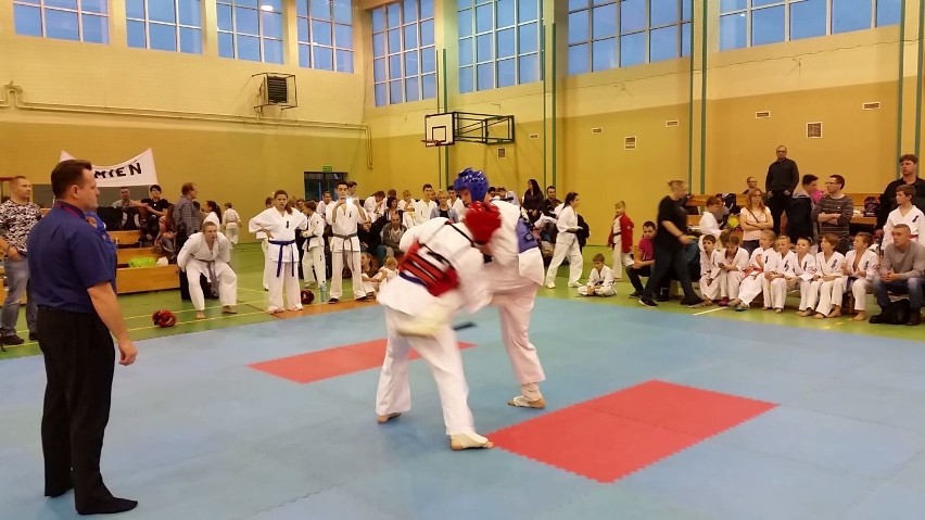 Turniej Karate Kyokushin w Resku. Młodzi bydgoszczanie na podium [zdjęcia]