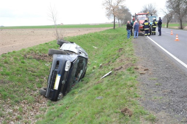 Na gorąco! Wypadek w okolicy Katarzynina, auto wpadło do rowu