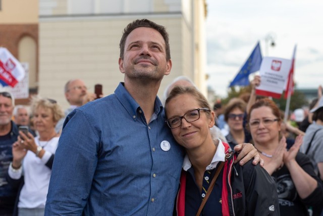 Małgorzata i Rafał Trzaskowscy.

Zobacz kolejne zdjęcia. Przesuwaj zdjęcia w prawo - naciśnij strzałkę lub przycisk NASTĘPNE