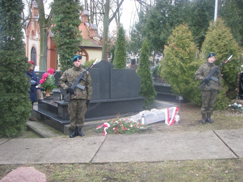Na chodzieskim cmentarzu odsłonięto obelisk poświęcony żołnierzom wyklętym