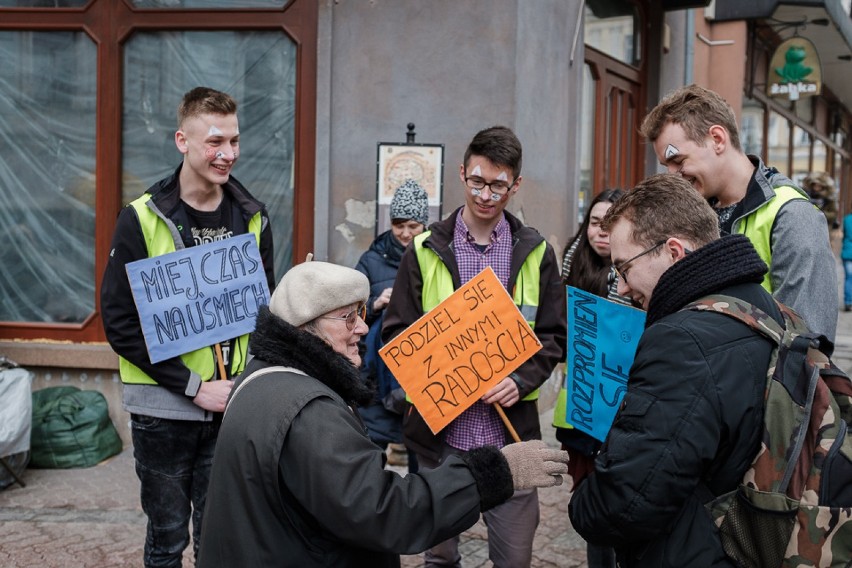 III Epidemia uścisków w Tarnowie [ZDJĘCIA]     