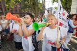Pracownicy budżetówki protestowali przed UW w Bydgoszczy. Urzędnicy domagali się podwyżek [zdjęcia, wideo]