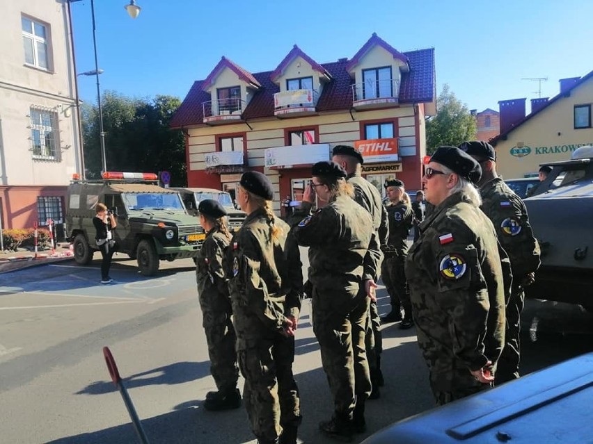 Pokazy militarne w Kuter Porcie. Widowiskową imprezę zainaugurowano w centrum Gdowa [ZDJĘCIA]