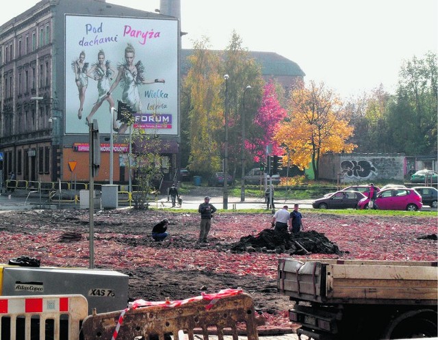 Robotnicy szybko uwinęli się z posprzątaniem przy ul Chorzowskiej