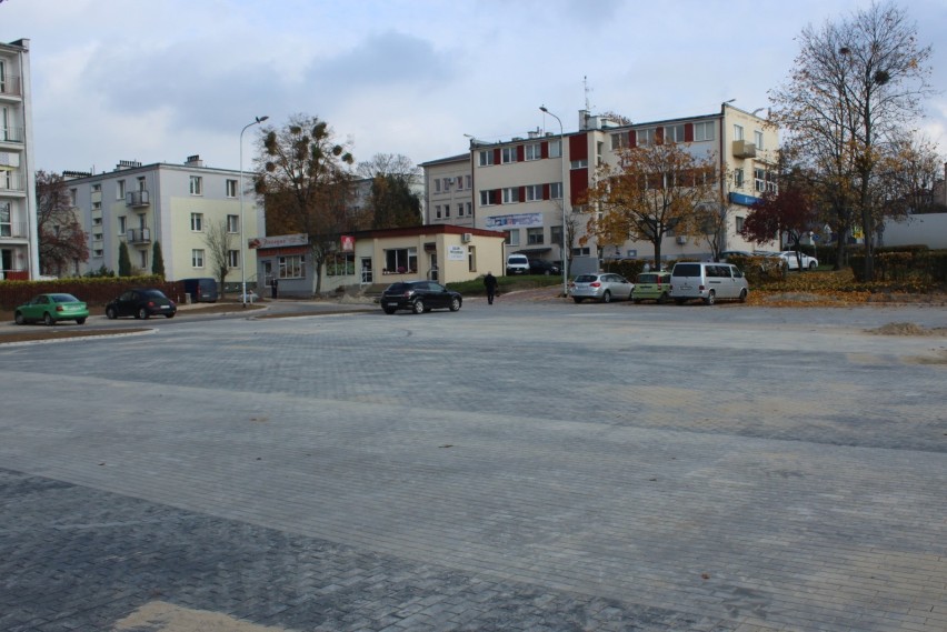 Przy remoncie ulicy, powstał duży parking w centrum miasta [zdjęcia]