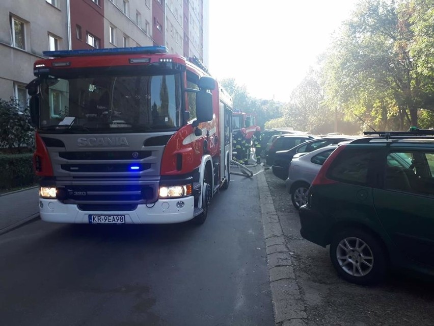 Kraków. Pożar w Nowej Hucie. Strażacy uratowali mężczyznę