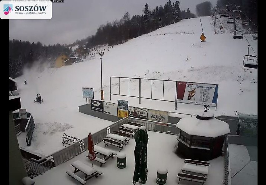 W Beskidy przyszedł śnieg, można już jeździć na nartach. Warunki na stokach Sczyrk, Wisła i Istebna