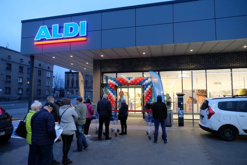 Aldi
Zarobki w sklepach i magazynie zaczynają się od 3000 zł...