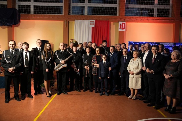 Spotkanie koncertowo-noworoczne w Szkole Podstawowej im. Jana Pawła II w Chełmcach