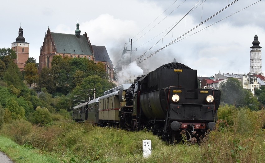 Pociąg retro ze skansenu w Chabówce wjechał do Gorlic,...