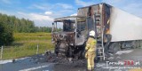 Pożar samochodu ciężarowego na DK 94 między Tarnowem a Brzeskiem. W akcji strażacy z dwóch powiatów. Były utrudnienia na drodze [ZDJĘCIA]