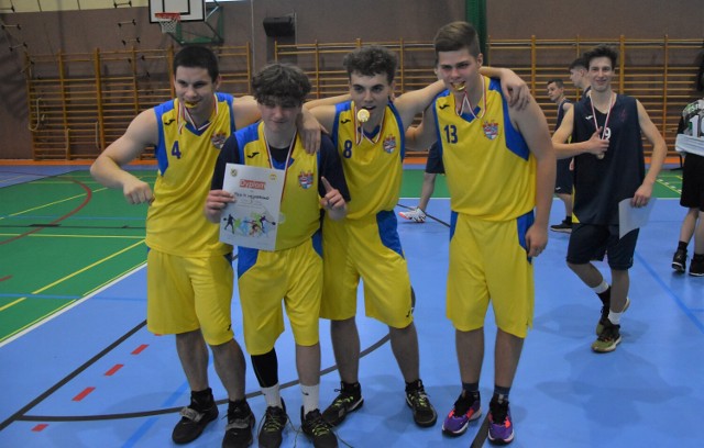 Turniej zorganizowano w hali Powiatowego Zespołu Szkół nr 2 w Wejherowie. O tytuł mistrza powiatu rywalizowało osiem szkół.