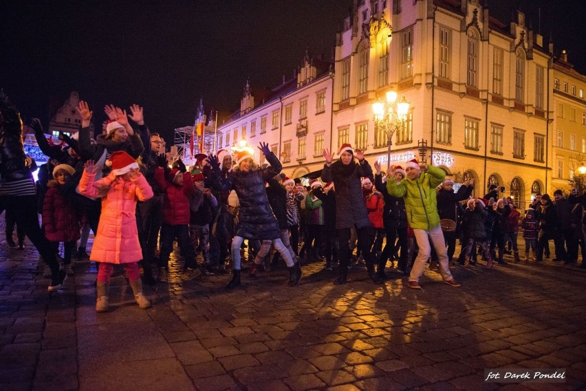 Świąteczny taniec w Rynku - tak było w 2014 roku