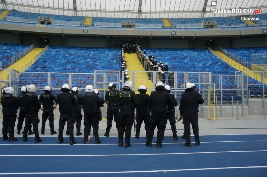 Ćwiczenie policji na Stadionie Śląskim [ZDJĘCIA, WIDEO]