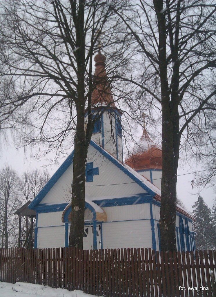 Wieś rosyjskich staroobrzędowców, poza dwoma cerkwiami są...