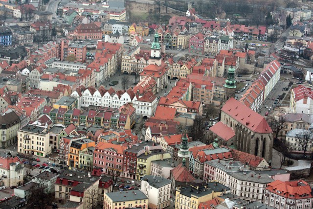 W poniedziałek zacznie się głosowanie nad zadaniami zgłoszonymi do Jeleniogórskiego Budżetu Obywatelskiego 2017. O publiczne pieniądze  będzie rywalizowało 29 projektów na łączną kwotę prawie  4,3 mln zł.