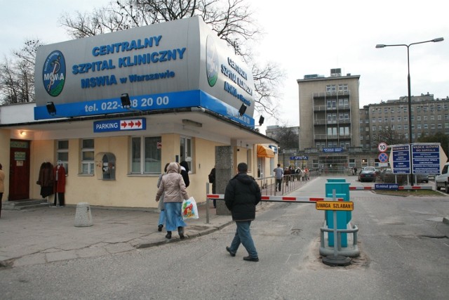 28.02.2008 warszawa  ulica woloska szpital msw i a mswia budynek medycyna szpital wjazd szlaban fot maciej jeziorek / polskapresse