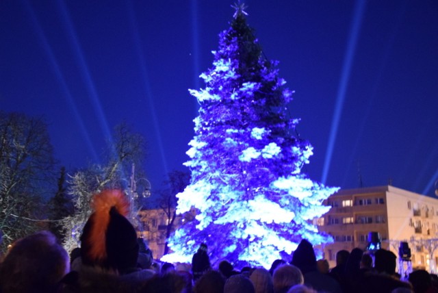 Uruchomienie iluminacji nastąpiło tuż po godz. 16.30.