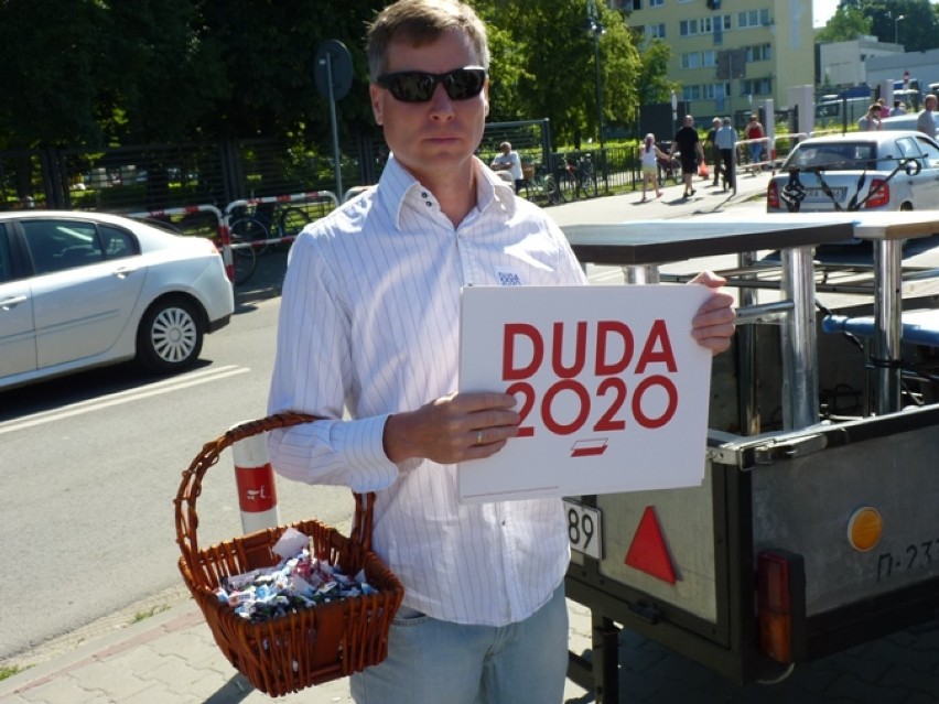 Wybory prezydenckie 2020: W Radomsku PiS zachęca na miejskim targowisku do głosowania na Andrzeja Dudę [ZDJĘCIA, FILM]