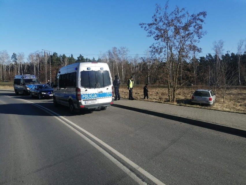 29-latek uciekał volkswagenem przed policjantami