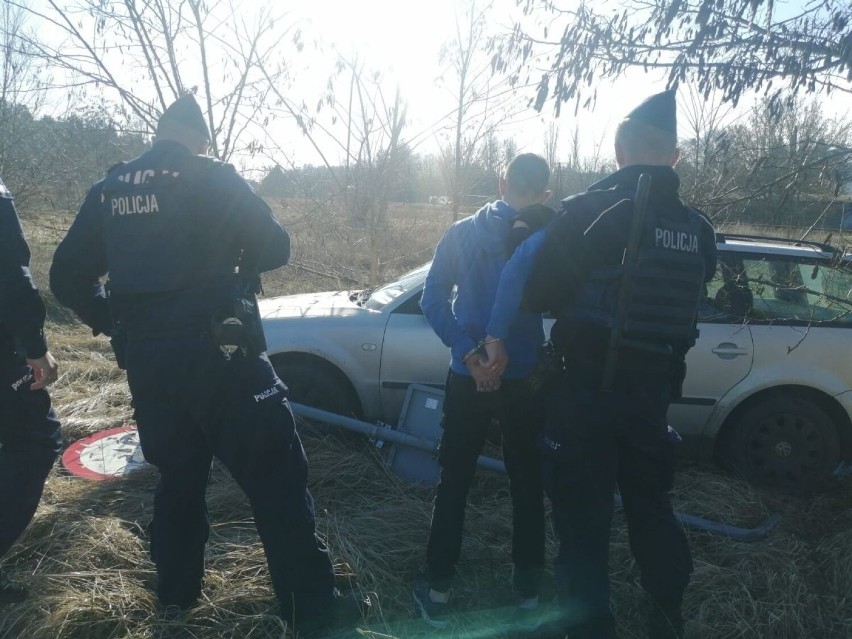 29-latek uciekał volkswagenem przed policjantami