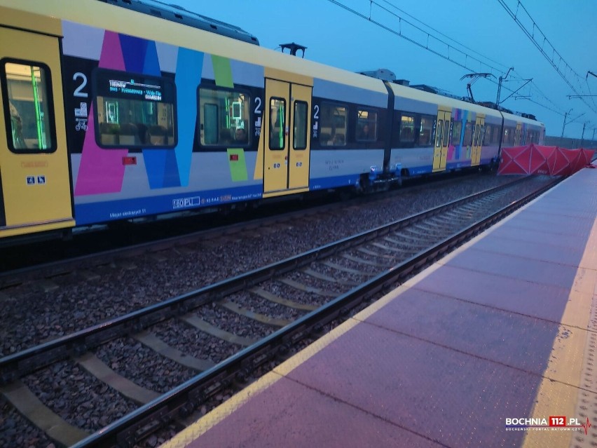 Śmiertelny wypadek na torach kolejowych w Rzezawie, nie żyje...