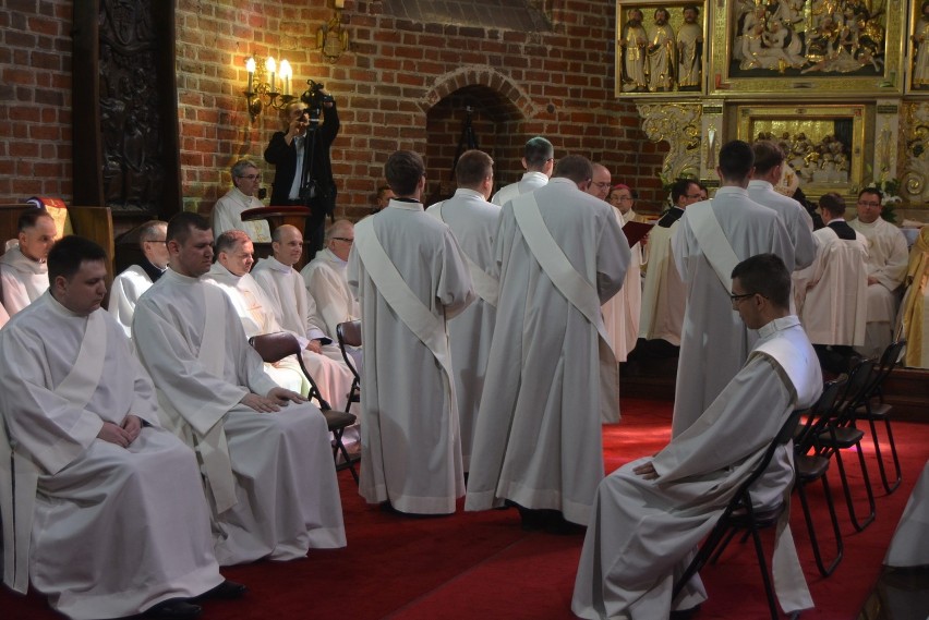 9 diakonów przyjęło święcenia kapłańskie w gorzowskiej...