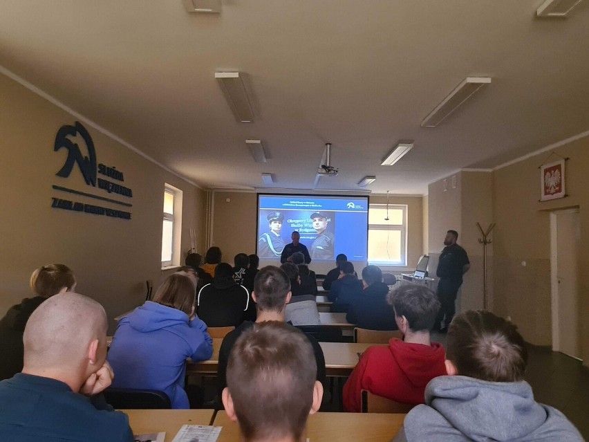 Młodzież z Gdańska odwiedziła ZK w Sztumie. Rozmawiano o wyborze studiów. ZDJĘCIA
