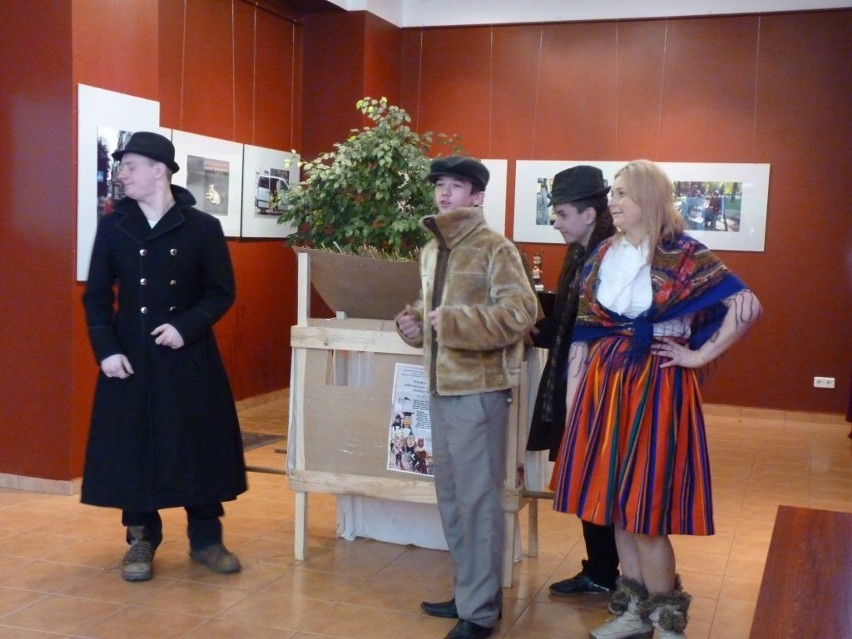Goście z Turcji i Węgier obejrzeli w Muzeum Regionalnym spektakl o tradycyjnej szopce