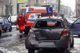 Legnica: Wypadek nauki jazdy i autobusu na Złotoryjskiej (ZDJĘCIA)