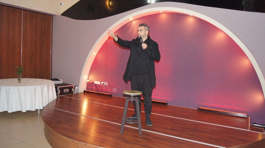 Abelard Giza z nowym programem "Pinata" wystąpił w ramach V edycji Gniezno Stand Up Comedy