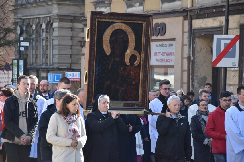 Obraz Matki Boskiej Jasnogórskiej wkrótce wróci do parafii z powiatu gnieźnieńskiego