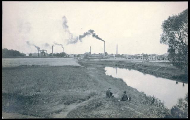 Panorama fabrycznego Tomaszowa od strony Wolbórki. Zdjęcie z początku XX wieku. Archiwum Andrzeja Kobalczyka