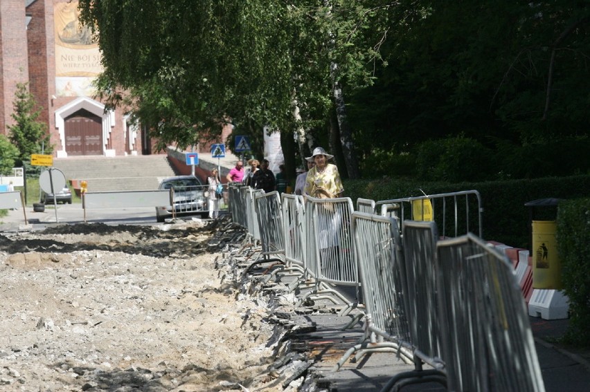 Remont ulicy Plutona w Legnicy (ZDJECIA)