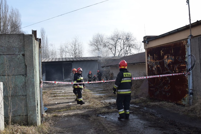 Pożar hali przy ulicy Grunwaldzkiej w Zawierciu [ZDJĘCIA]