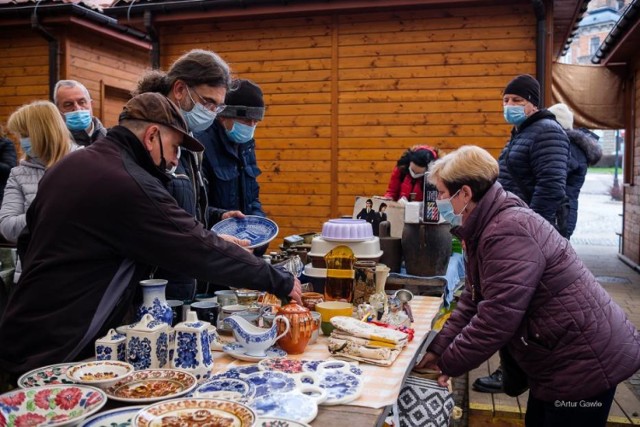 Bazar na Starówce cieszy się coraz większym zainteresowaniem mieszkańców, którzy mogą tutaj upolować cenne drobiazgi