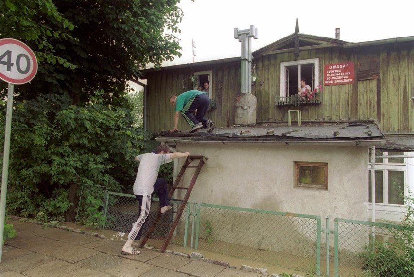 Powodzią dotkniętych zostało około 300 rodzin.