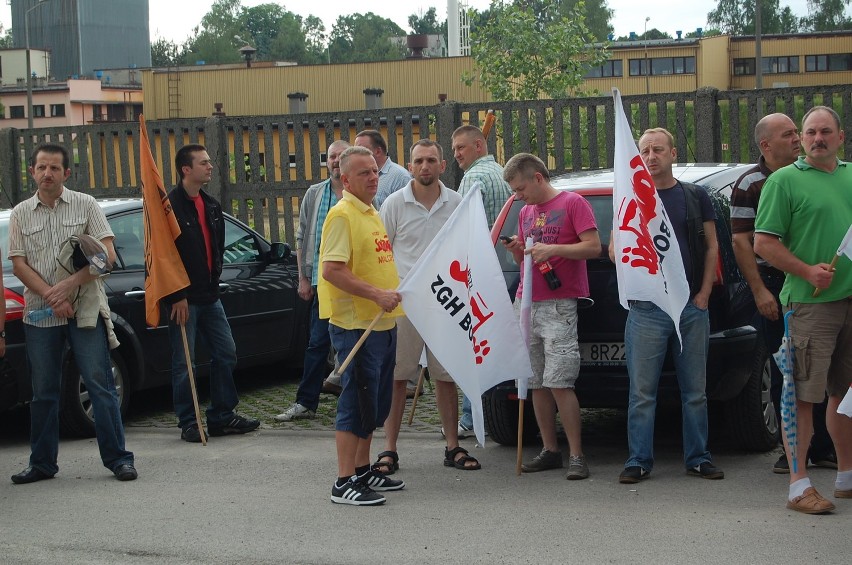 Protest ZGH Bolesław. Pracownicy zablokowali drogę krajową nr 94