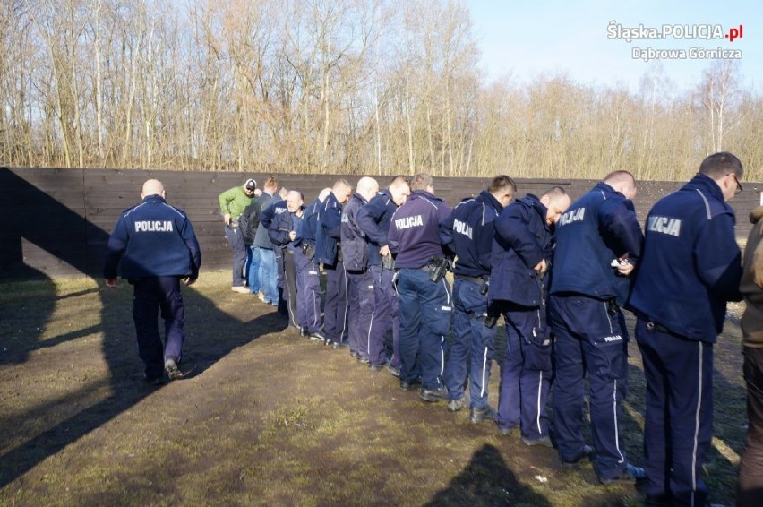 Trening strzelecki dąbrowskich policjantów ZDJĘCIA 