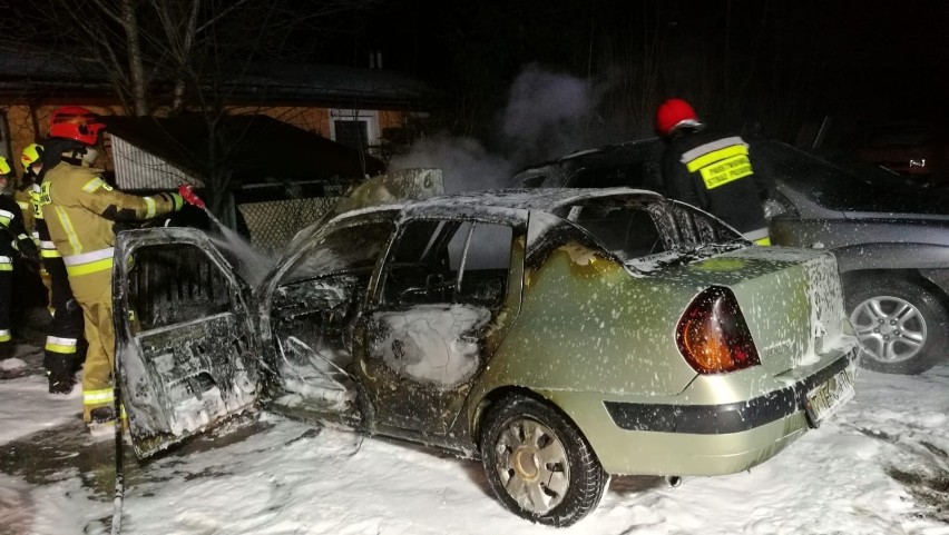 Dwa samochody osobowe paliły się we wtorek, 8 lutego nad...