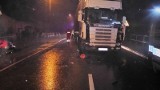 Wypadek na DK11 w Strzybnicy. Pijany kierowca malucha uderzył w tira