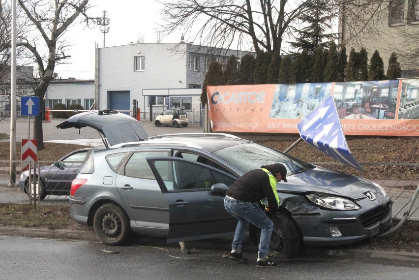 Zderzenie dwóch aut w Kielcach. Gigantyczny korek na Krakowskiej (WIDEO, ZDJĘCIA)