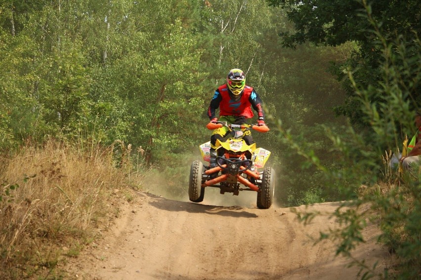 Motocross i quady w lesie...