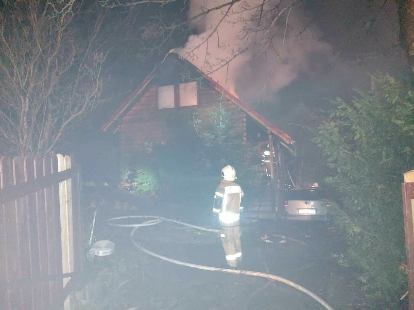 Tragiczny pożar w pow. żywieckim! Nie żyją dwie osoby. Ogień w domku w Żabnicy pojawił się nad ranem