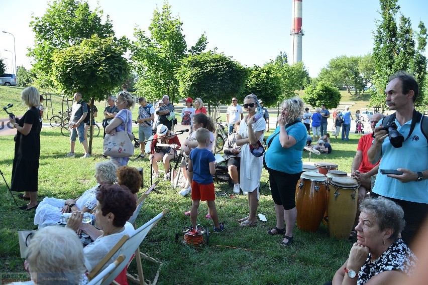 Piknik obywatelski "Tour de Konstytucja" w parku na Słodowie...