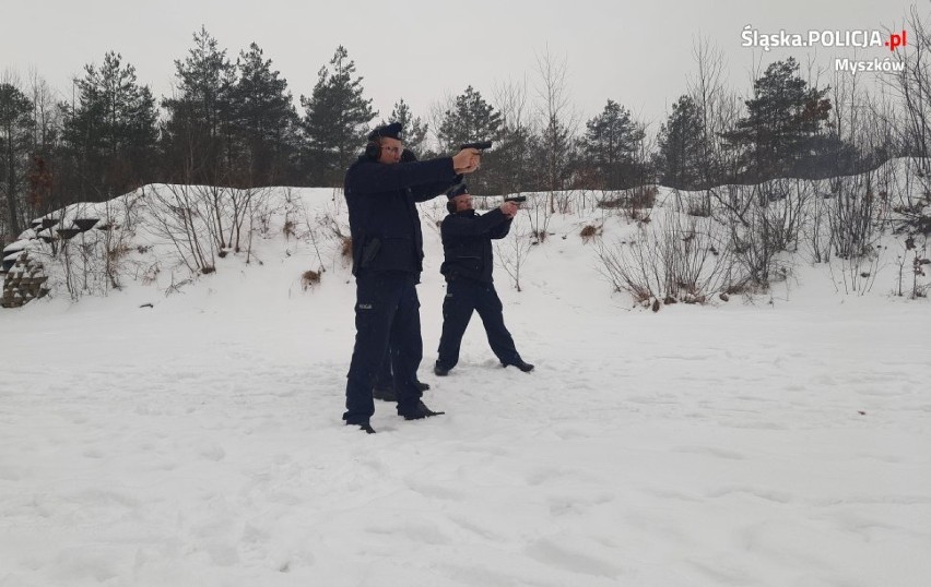 Myszkowscy policjanci ćwiczyli na strzelnicy  ZDJĘCIA