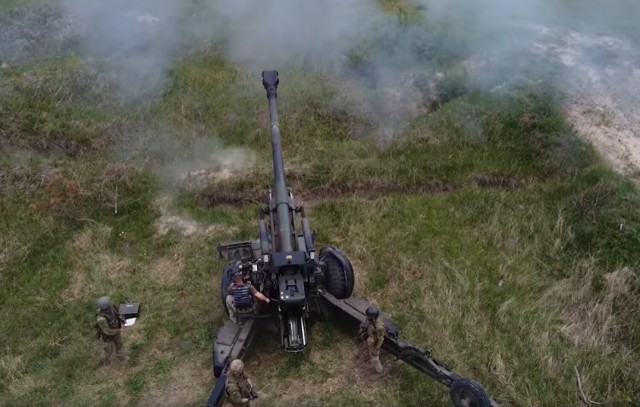 Jedna z haubic, których obrońcy Ukrainy używają do obrony przez Rosjanami